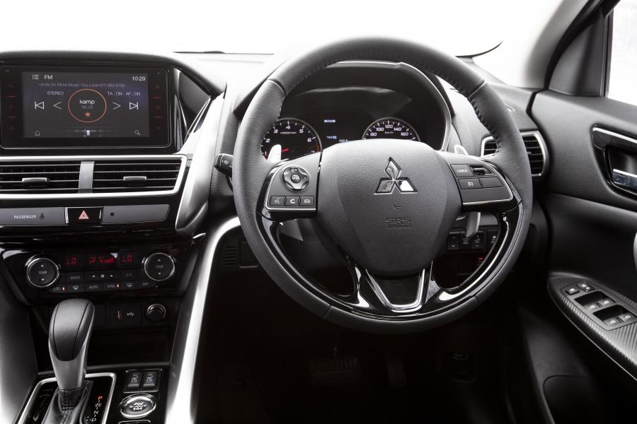 Панель приборов Mitsubishi Eclipse Cross 2019 года  (ZA) (фото 27 из 32)